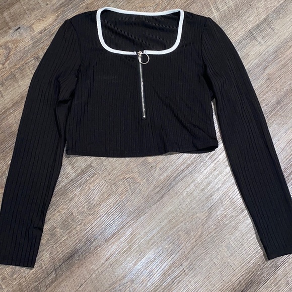 Black Top - Picture 1 of 1